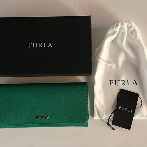 Brand new with tags Furla extra large bifold wallet in emerald green leather - Picture 5 of 5